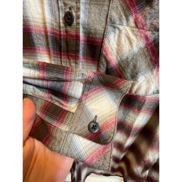 Pendleton Women's Red, White & Black Plaid Button Up Shirt, 100% Cotton,‎ Medium - Picture 4 of 7